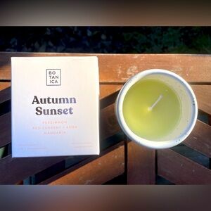 Botanica scented soy candle - NEW -